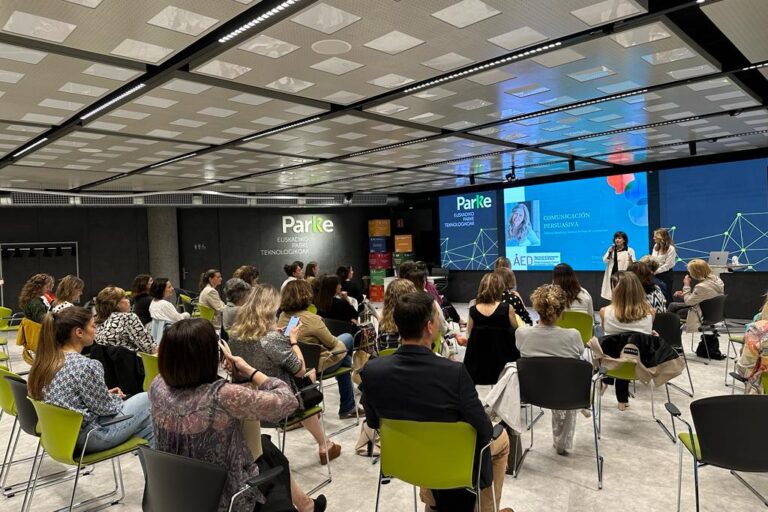 jornada de networking en el parque tecnológico con más de 50 asistentes.