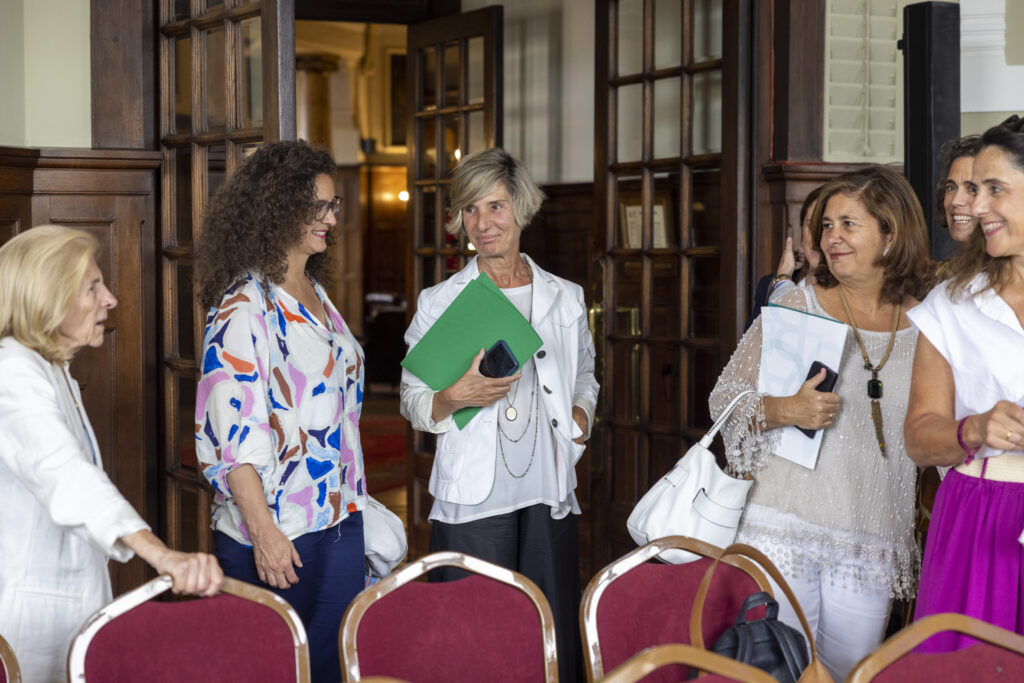 directivas en la asamblea de aed